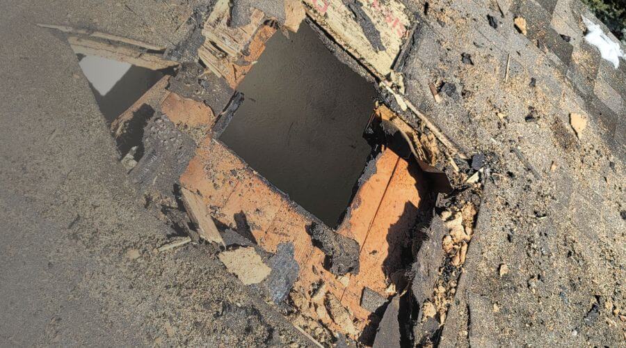 Why choose water damage restoration service for commercial flood cleanup in Hartford